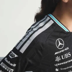 Playera Mercedes AMG F1 2026 Manga Larga Negra Piloto