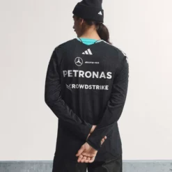 Playera Mercedes AMG F1 2026 Manga Larga Negra Piloto